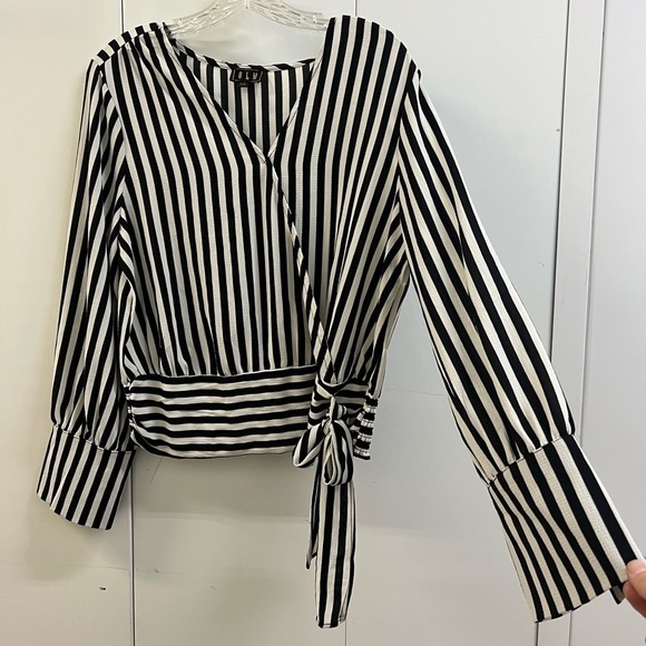Like New OLM Striped Long Sleeve Blouse - Picture 1 of 3